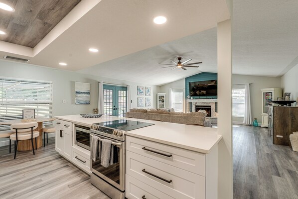 House (3 Bedrooms) | Interior