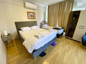 Family Triple Room, Non Smoking, City View | Blackout curtains, iron/ironing board, free WiFi - Meydan Pansiyon (İstanbul)