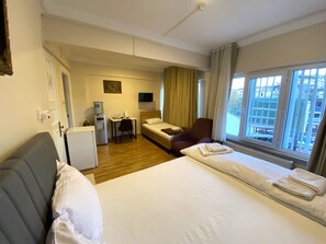 コンフォート ツインルーム | 遮光カーテン、アイロン / アイロン台、WiFi (無料)