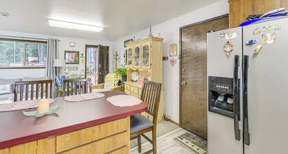 Cute Hoodsport Cottage Close to Lake Kokanee!