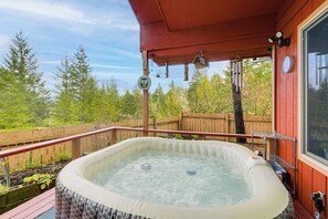 Apartment (0 Bedroom) | Interior - Cute Hoodsport Cottage Close to Lake Kokanee! (Hoodsport)