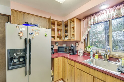 Cute Hoodsport Cottage Close to Lake Kokanee!