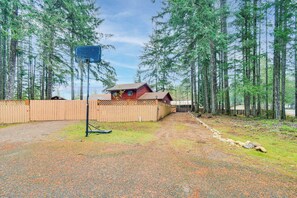 Apartment (0 Bedroom) | Interior - Cute Hoodsport Cottage Close to Lake Kokanee! (Hoodsport)