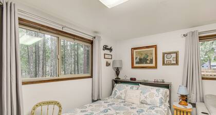 Cute Hoodsport Cottage Close to Lake Kokanee!