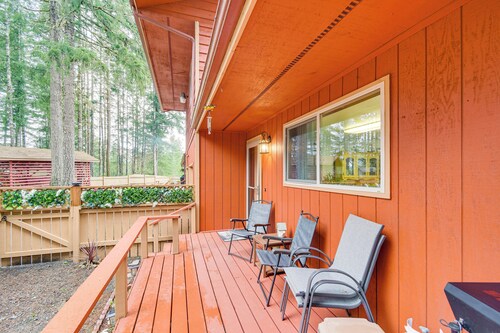 Cute Hoodsport Cottage Close to Lake Kokanee!