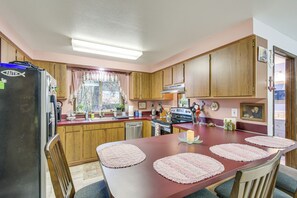 Apartment (0 Bedroom) | Interior - Cute Hoodsport Cottage Close to Lake Kokanee! (Hoodsport)