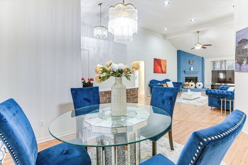 Extended Stay in Sugar Land! Family Home w/ Yard