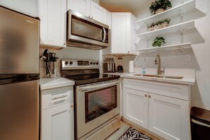 Apartment (0 Bedroom) | Interior - Nurse-ready Rental 10 Mi to Dtwn Riverside! (Moreno Valley)