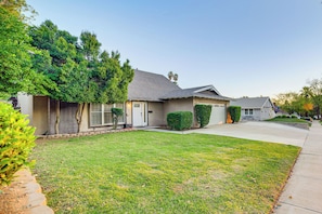Interior - Home 1 Mi to UC Riverside: Families Welcome! (Riverside)