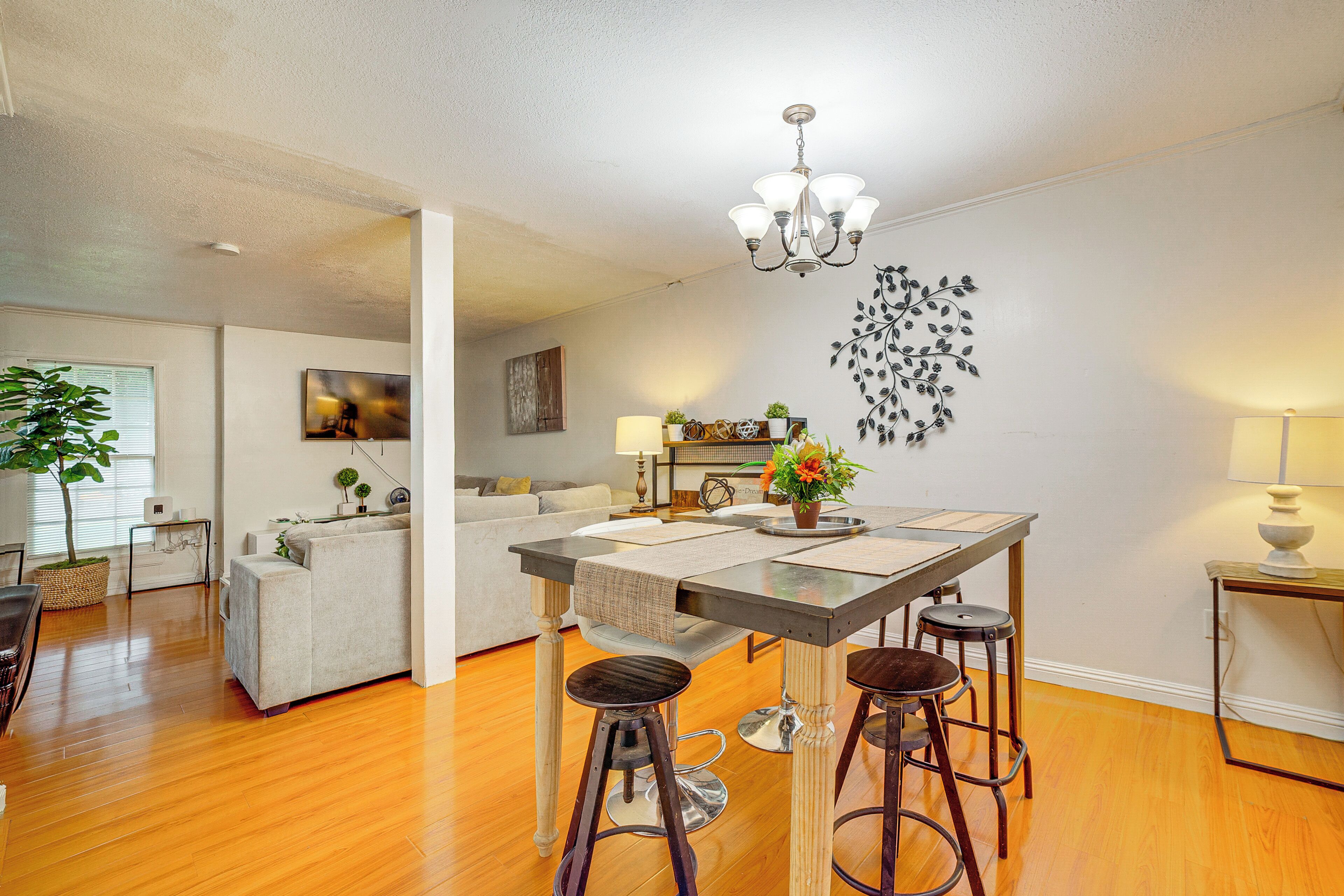 House (5 Bedrooms) | Interior