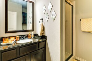 Apartment (4 Bedrooms) | Interior - Spacious & Family-friendly! Tamu Townhome w/ Yard (College Station)