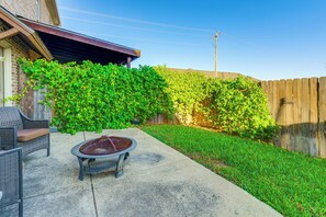 Apartment (4 Bedrooms) | Interior - Spacious & Family-friendly! Tamu Townhome w/ Yard (College Station)
