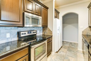Apartment (4 Bedrooms) | Interior - Spacious & Family-friendly! Tamu Townhome w/ Yard (College Station)