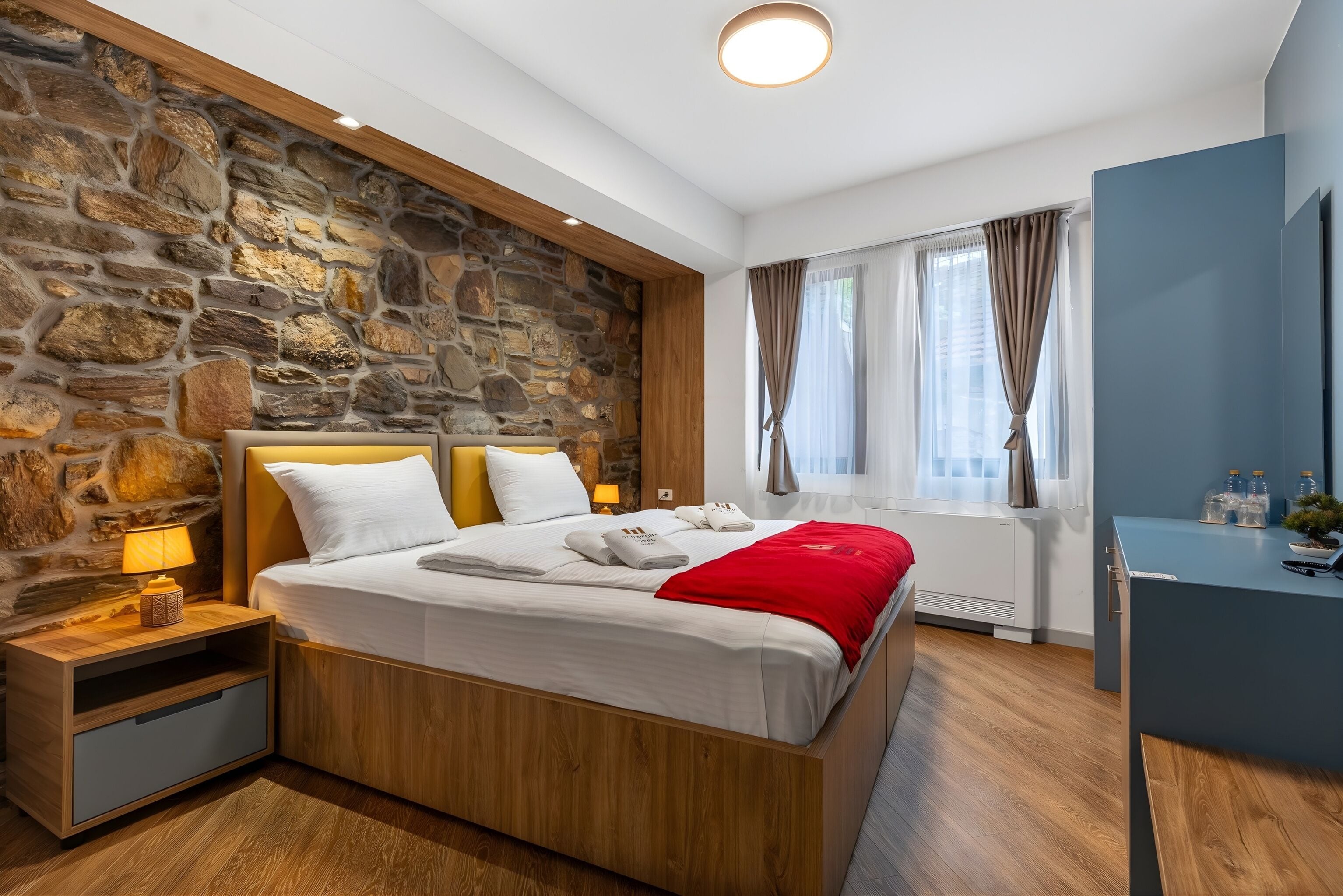 Business Room | In-room safe, free WiFi