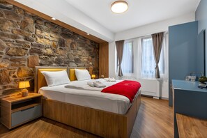 Business Room | In-room safe, free WiFi