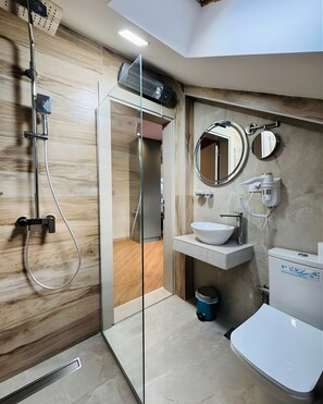 Family Quadruple Room | Bathroom | Shower, hair dryer, slippers, towels