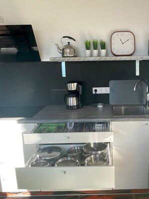 冰箱、微波炉、炉灶、茶具/咖啡用具