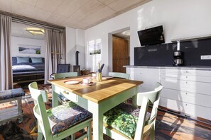 Dining - Studio 'Between Forest and Lake' with Lake View and Private Garden (Meinerzhagen)