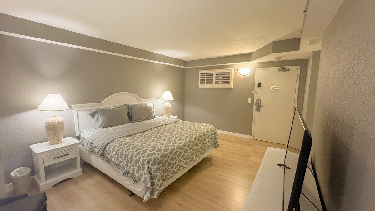 1 slaapkamer, een strijkplank/strijkijzer, internet, beddengoed