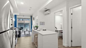 Deluxe Condo, 1 Bedroom, Courtyard View | Private kitchen | Fridge, microwave, oven, stovetop