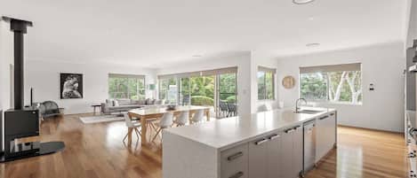 المنشأة من الداخل