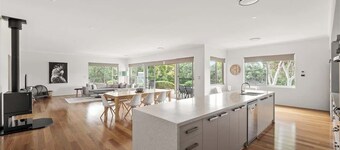 Bush to Bay Pet-Friendly Retreat Near Injidup