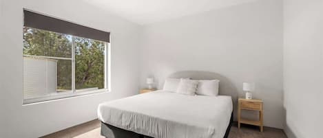 4 habitaciones, tabla de planchar con plancha, wifi y ropa de cama
