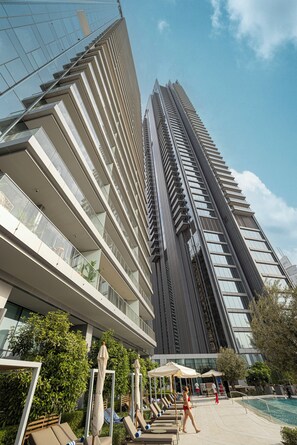 Outdoor pool - 1BR Vida Dubai Mall Direct Mall Access (Dubai)