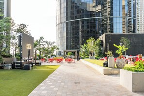 المنطقة المحيطة بالمنشأة