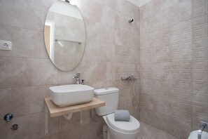 Shower, towels - Gerolimin Captain Antonis (East Mani)