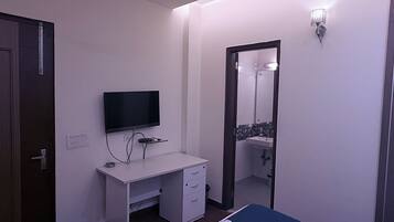 Deluxe Room, Balcony, City View