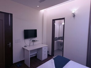 Deluxe Room, Balcony, City View
