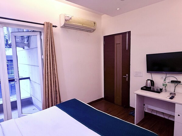Deluxe Room, Balcony, City View