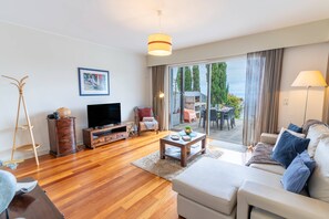 TV - Villa Antonina Ocean View (Calheta (Madeira))