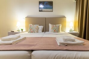 Iron/ironing board, Internet, bed sheets - Villa Antonina Ocean View (Calheta (Madeira))