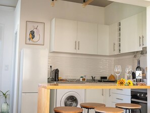 Geladeira, fogão, cooktop, lava-louças