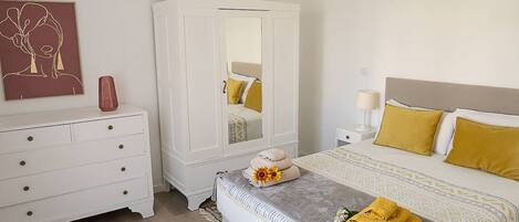 1 bedroom, iron/ironing board, internet, bed sheets