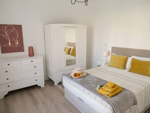 Bügeleisen/Bügelbrett, Internetzugang, Bettwäsche