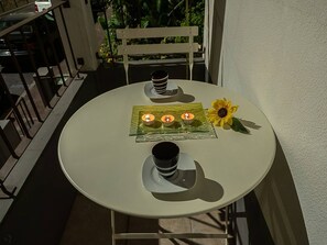 تناول الطعام بالخارج