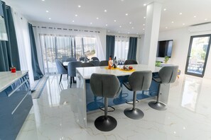 Dining - Vila Valeria seen over the Port of Funchal (Funchal)