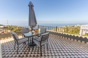 Outdoor dining - Vista al Mar by Madeira Real (Ribeira Brava)