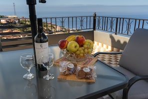 Outdoor dining - Vista al Mar by Madeira Real (Ribeira Brava)