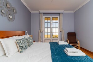 2 dormitorios, tabla de planchar con plancha, Internet y ropa de cama