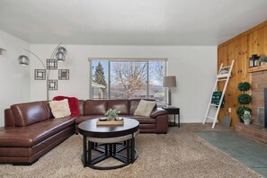 Télévision, cheminée