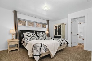 3 bedrooms, iron/ironing board, travel cot, free WiFi - Game & Gather Lodging (Cascade)