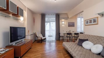 Comfort Apartment, Balcony, Courtyard View | Living area | 35-inch TV with cable channels