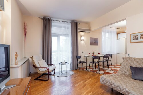 Spacious apartments near Pobedy Square