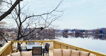 Waterfront 5 bedroom Villa with Theater & Gameroom.