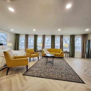 Interior - Waterfront 5 bedroom Villa with Theater & Gameroom. (Essex)