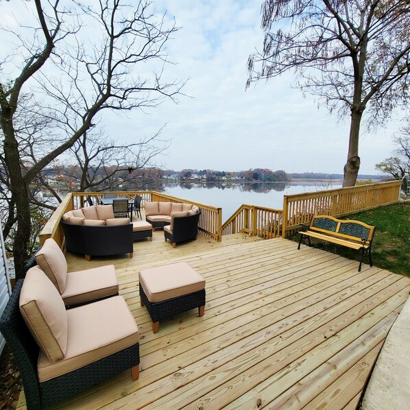 Terrace/patio - Waterfront 5 bedroom Villa with Theater & Gameroom. (Essex)